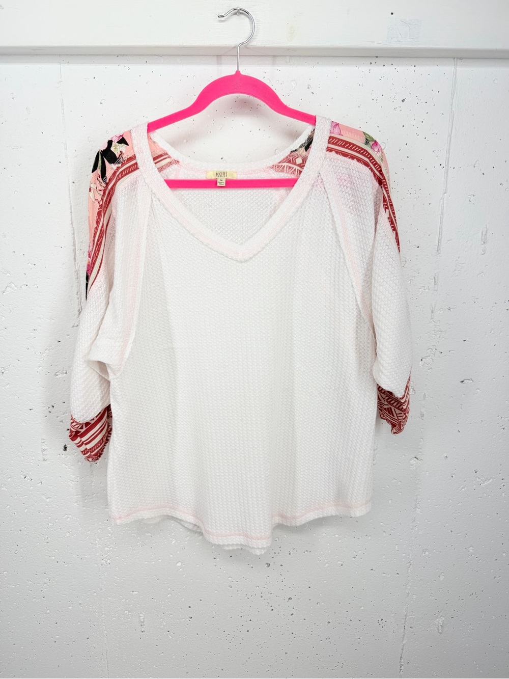 Kori Women’s Size Medium White Pink Red Floral Bohemian V Neck Shirt